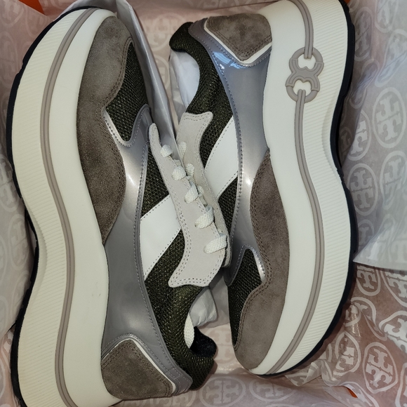 🤑 SOLD!!!! Tory Burch Sneakers - Picture 2 of 10